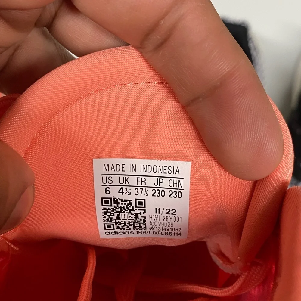 Adidas Boost Bundle Sizes 6- 6.5 - Picture 12 of 15